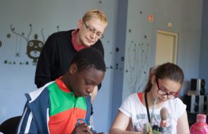 Des ateliers créatifs sont proposés aux enfants en rééducation fonctionnelle au CRF Villier.